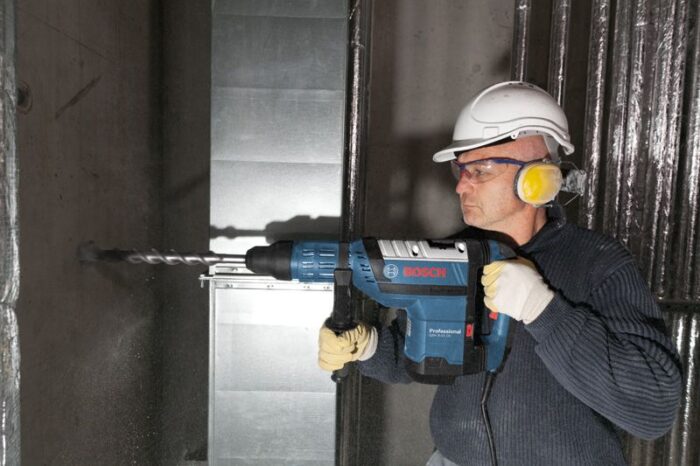 GBH 8-45 DV ELEKTRO-PNEUMATSKI ČEKIĆ SA SDS MAX PRIHVATOM - Slika 3